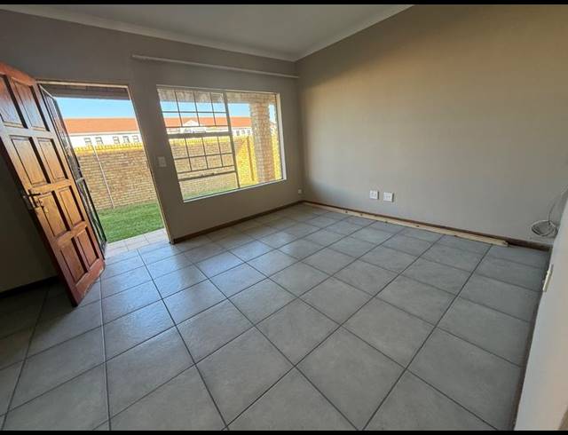 2 BEDROOM APARTMENT FOR SALE IN SYLVIAVALE